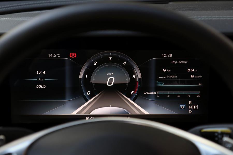 Панель приборов Mercedes-Benz E220 d AMG Line 2016 года  (WW) (фото 9 из 19)